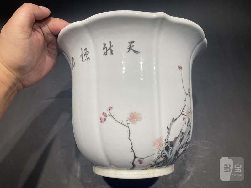 民国 粉彩折枝梅花花口花盆一对 - 图12